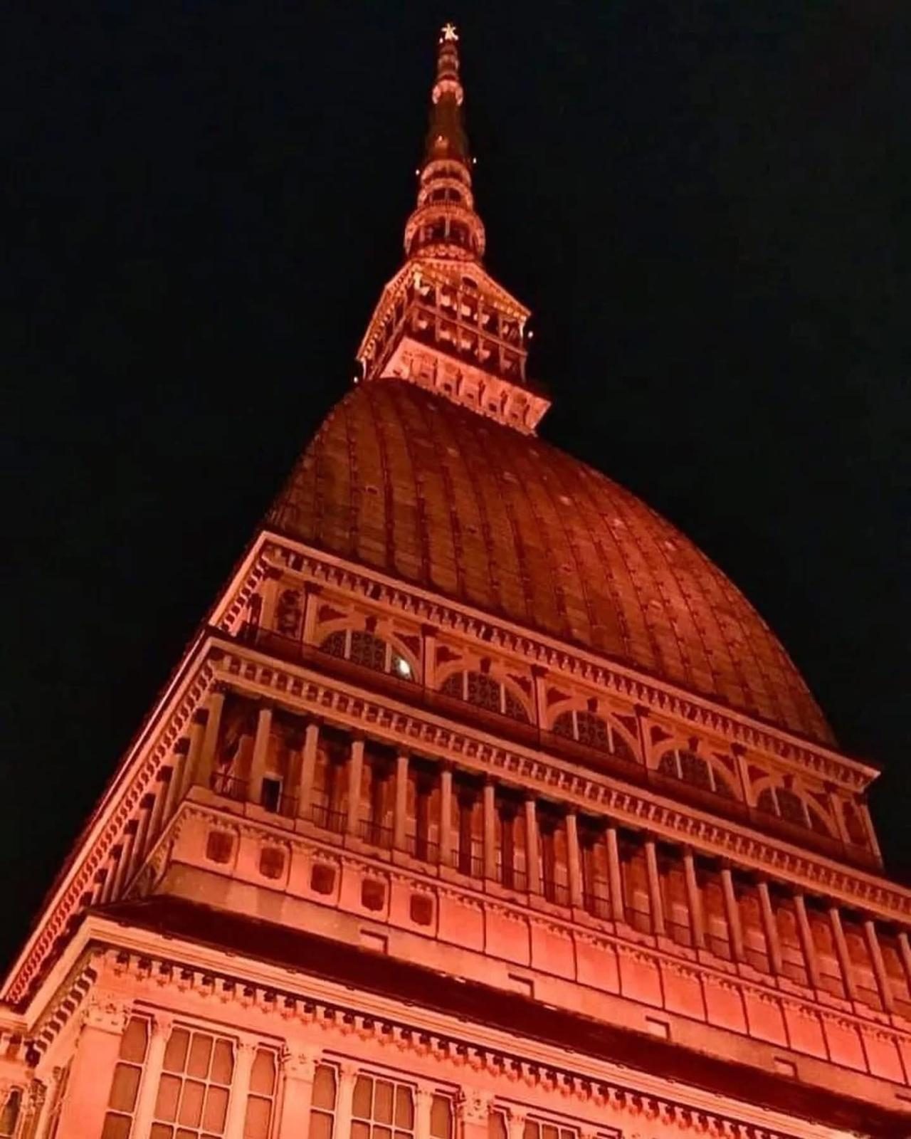 Illumina un monumento della tua città
