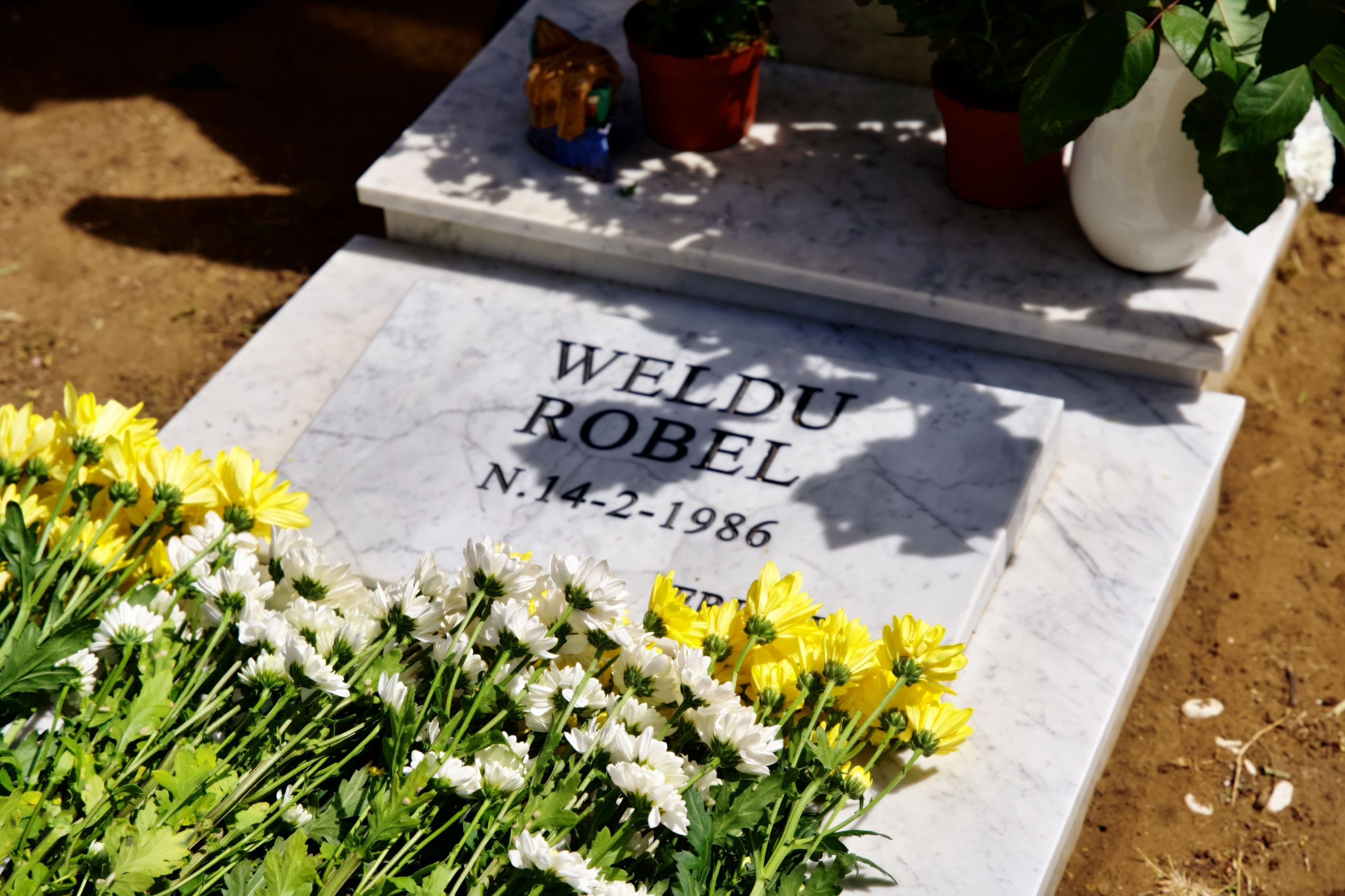 La lapide di Weldu Robel nel cimitero di Sciacca